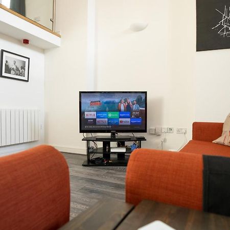 Stunning Mezzanine Apartment Near City Centre Cardiff Esterno foto
